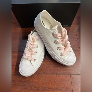 Womens 8.5 Converse OX Lift Platform Crochet Laces White Low Top Shoe A14830C